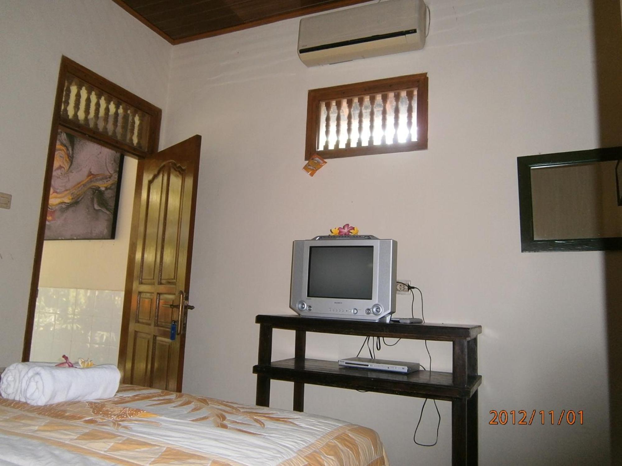 Adus Beach Inn Legian  Exterior photo