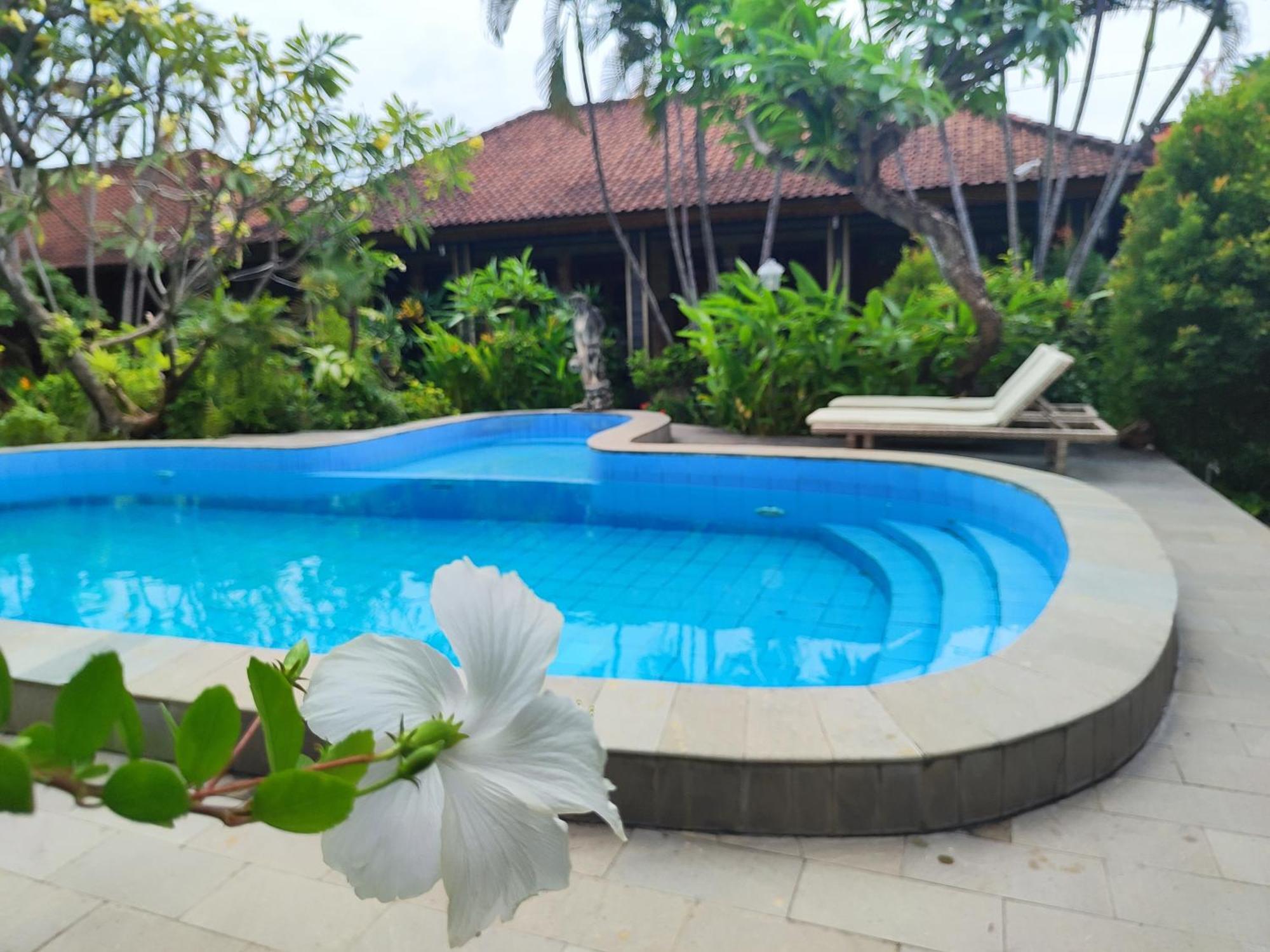Adus Beach Inn Legian  Exterior photo